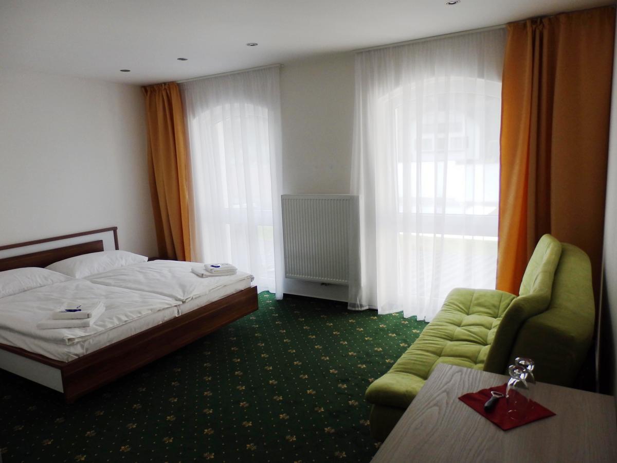 Rezidence Holsin Hotell Holsiny Exteriör bild