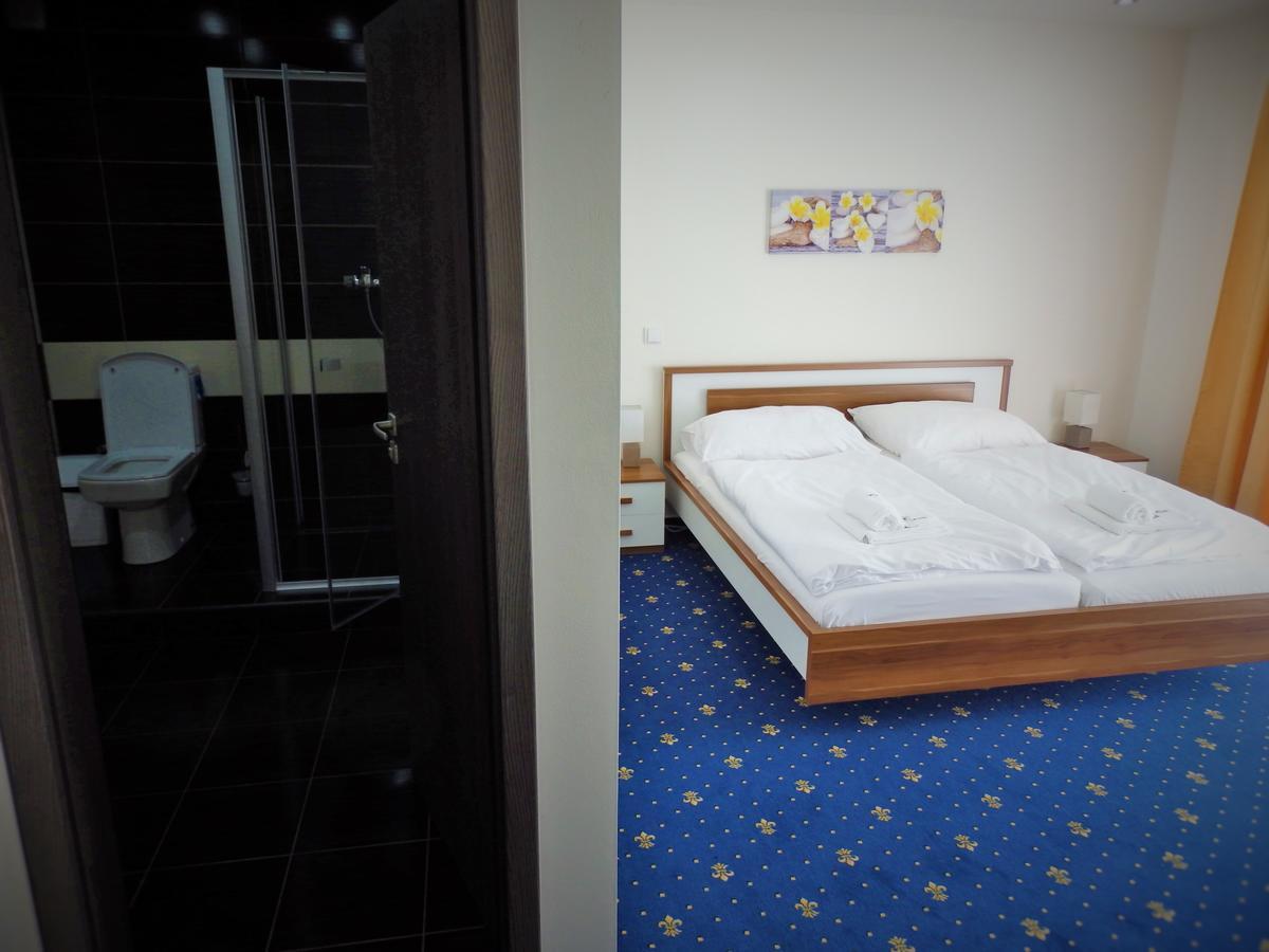 Rezidence Holsin Hotell Holsiny Exteriör bild